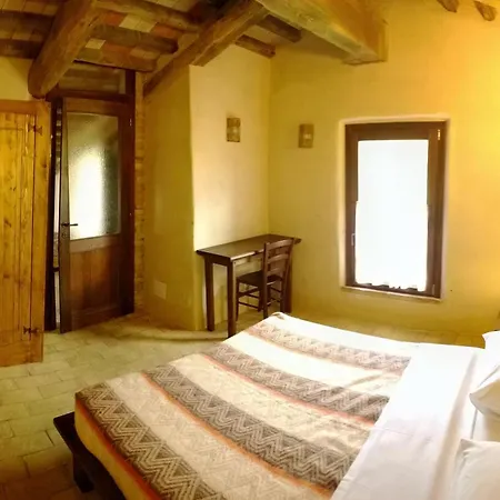 Casale Di Poggioferro Bed & Breakfast 3*